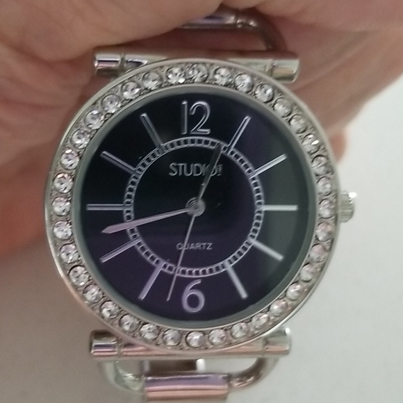 Fashion Quartz Watch - Picture 1 of 4